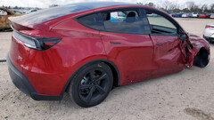 The 2026 Model Y has already been in a major accident without damage to the passenger cage. (Image source: Copart)