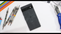 The Pixel 7a prior to teardown. (Source: JerryRigEverything via YouTube)