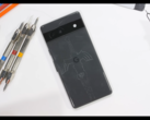 The Pixel 7a prior to teardown. (Source: JerryRigEverything via YouTube)