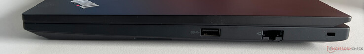 Right: USB-A 3.2 Gen.1 (5 GBit/s), Gigabit Ethernet, Kensington Nano Security Slot