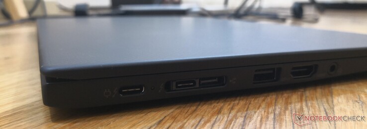 Left side: USB Type-C + Thunderbolt 3, USB Type-C + Thunderbolt 3 + Lenovo Dock, USB 3.1 Gen. 1 Type-A, HDMI 1.4