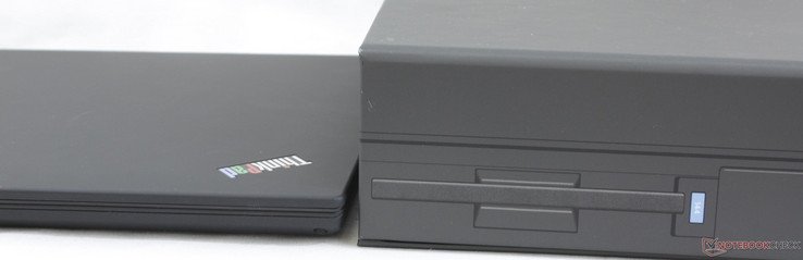 2017 ThinkPad 25 next to a 1:1 replica of the 1992 ThinkPad 700C 2017 ThinkPad 25 next to a 1:1 replica of the 1992 ThinkPad 700C