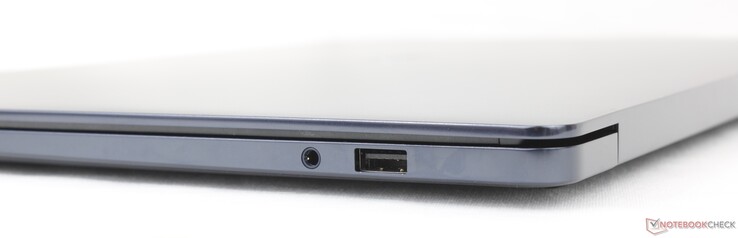 Right: 3.5 mm headset, USB-A 3.2 Gen. 1