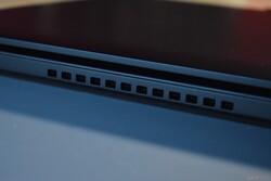 Lenovo ThinkPad T16 Gen 3: fan exhaust in the back