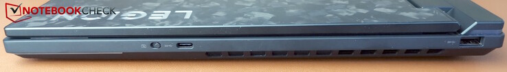 Right: webcam shutter, USB-C (5Gb/s), USB-A (5Gb/s)