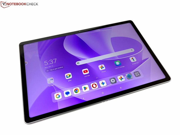 The Lenovo Idea Tab Plus features 96% coverage of the DCI-P3 color gamut and a peak full-screen brightness of 600 nits. 