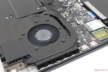 Cooling solution consists of twin ~60 mm fans and a vapor chamber cooler