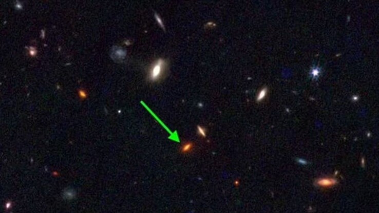 星系ZF-UDS-7329在大爆炸后800m年形成，它是如此之大，根据标准的宇宙学模型不应该存在。图片来源：NASA JWST