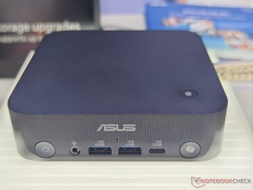 Asus ExpertCenter PN54 front ports (image source: Notebookcheck)