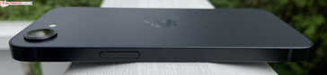 Right: side button (image source: Manuel Masiero)