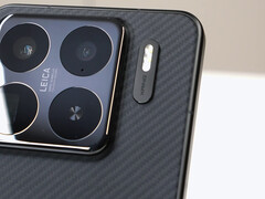 It seems the Xiaomi 15S Pro's Xring O1 is on par with the Xiaomi 15 Pro's Snapdragon 8 Elite on AnTuTu. Pictured: the new phone. (Image source: Lu Weibing)