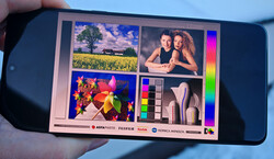 The Oppo Find X8 Pro is one of the better smartphones around (Image source: Daniel Schmidt / Notebookcheck)