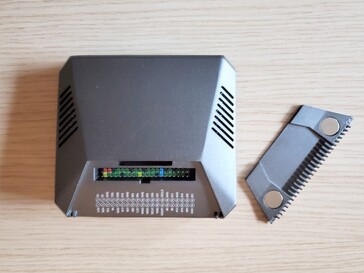 The Argon ONE case gives full access to the Pi's GPIO ports. (Image: Notebookcheck)