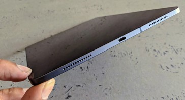The iPad Pro is the first mobile device from Apple to feature a USB-C port. (Source: Notebookcheck)