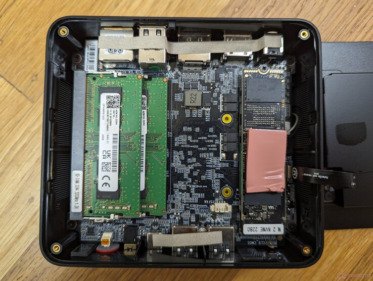 Easy access to 2x SODIMM slots, 1x M.2 2280 SSD slot, 1x 2.5-inch SATA slot, and the M.2 WLAN module