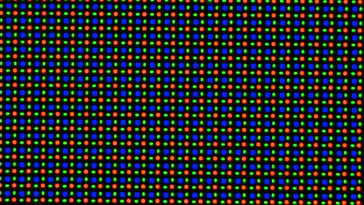 The OLED display uses an RG/BG sub-pixel matrix consisting of one red, one blue, and two green light diodes.