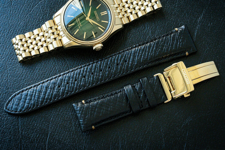 From this angle, the Seiko Presage Classic x Tradman's Bonsai watch displays a whole different color.
