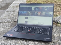 Enough with the cheap screens, Lenovo: Low end screen of ThinkPad E14 Gen 6 should not be a thing anymore (pictured: Lenovo ThinkPad E14 Gen 6 outdoors, picture source: Benjamin Herzig/Notebookcheck.net)