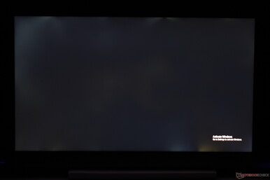 Light-moderate uneven backlight bleeding along the top left corner and bottom edge