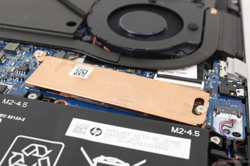 Copper heat spreader for only one of the two M.2 PCIe4 SSD slots