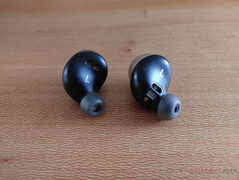 A closer look at the design of the Outlier Air V2 and Outlier Gold earbuds, from left to right. (Image source: Notebookcheck)
