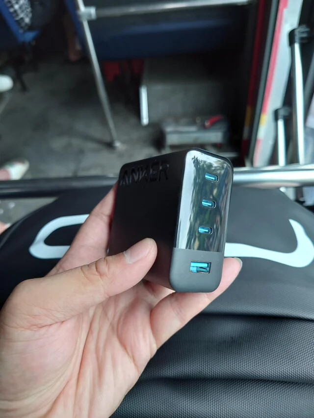 An older photo of the Anker 347 100W Wall Charger. (Image source: u/PhuongHo4ng via Reddit)