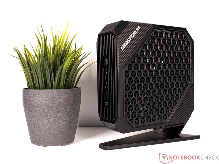 Minisforum HX99G Mini-PC with Ryzen 9 6900HX and Radeon RX 6600M tested 