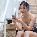 The entry-level Tune 730BT headphones deliver the signature JBL Pure Bass sound. (Image source: JBL Japan)