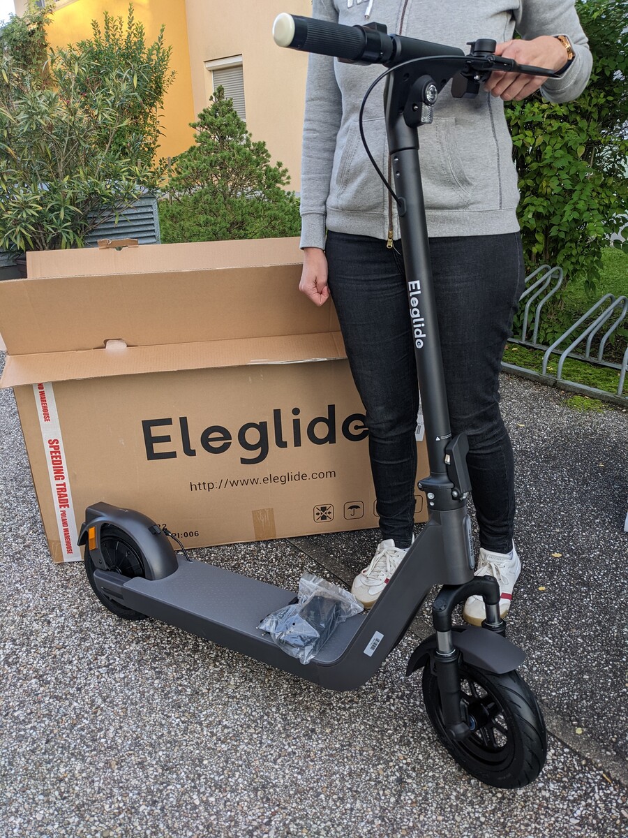 Eleglide Coozy E-Scooter mit Federgabal, Blinker und 25 km/h