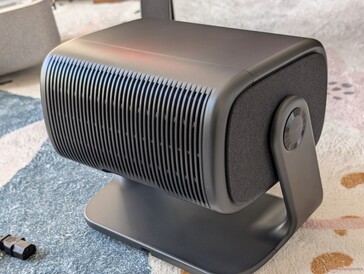 Ventilation via the rear while the sides are felted speakers