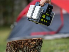 You can simultaneously charge six devices via the Sun Joe 300 W portable power station. (Image source: Sun Joe)