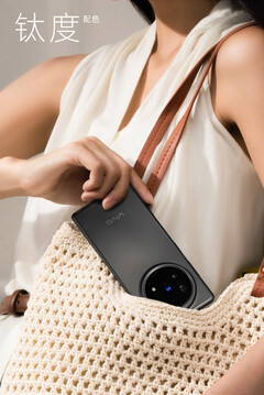 The Vivo X Fold5 in Titanium.