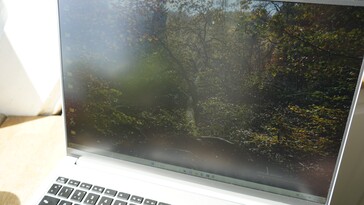 Working in the sun is possible with the matte screen.