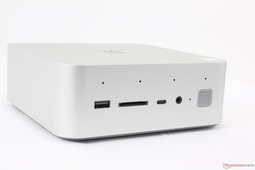 Front: USB-A 3.2 Gen. 2 (10 Gbps), SD card reader, USB-C w/ DisplayPort (10 Gbps), 3.5 mm headset, Fingerprint-enabled Power button, Quad microphone array