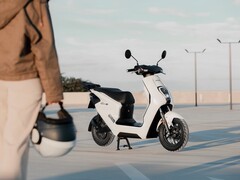 The Honda EM1 e: scooter has up to 48 km (~30 miles) range. (Image source: Honda)