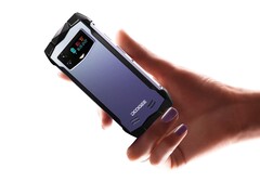 The Doogee Smini uses an almost tiny 4.5-inch display. (Image: Doogee)