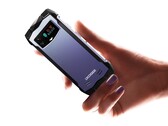 The Doogee Smini uses an almost tiny 4.5-inch display. (Image: Doogee)