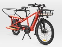 The Decathlon BTWIN R500E electric cargo bike is now available in red. (Image source: Decathlon)