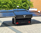 Tesla's solar panel trailer with Starlink (image: Tesla Adri/Twitter)