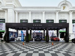 Volvo exhibition booth at Realestate.com.kh Expo 2022, showcasing multiple Volvo cars including SUVs, with promotional banners and branding in front of a grand white building with columns. (Image Source: I'm Zion via Pexels)