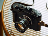 The Mandler 50 mm f/1.4 E46 Pre-ASPH draws on the design of an older Leica Summilux lens.