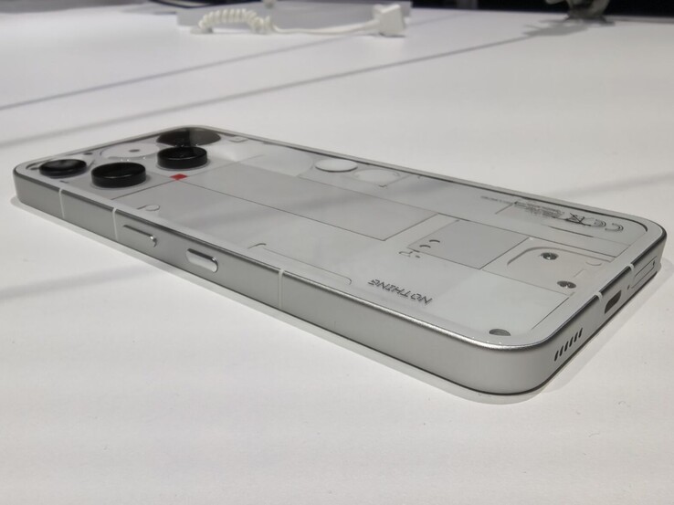 Nothing Phone (3) White (image source: Notebookcheck)