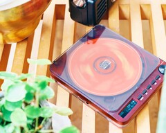 Relax Pixel Tunes combines modern features with a transparent retro design.