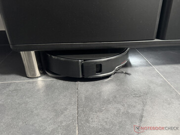 Cleaning under this cabinet is possible thanks to its missing laser tower