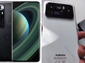Xiaomi Mi 10 Ultra (L) vs Mi 11 Ultra (R) comparison reveals numerous differences...especially with the SoC and camera bump. (Image source: Xiaomi/Tech Buff PH)
