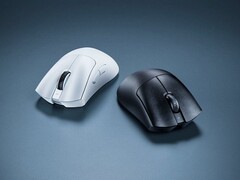Razer DeathAdder V3 Pro in white and black. (Image source: Razer)