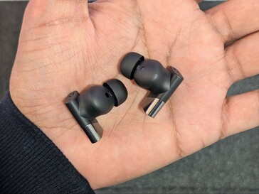 Overall design of the earbuds.