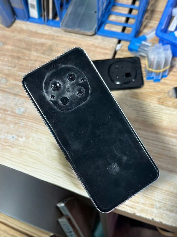 The possibly, possibly incomplete, next-gen Android smartphone. (Source: Digital Chat Station via Weibo)