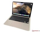 Amazon drops 13.6" MacBook Air M2 with 8GB RAM and 256GB SSD to lowest price ever. (Source: Notebookcheck)