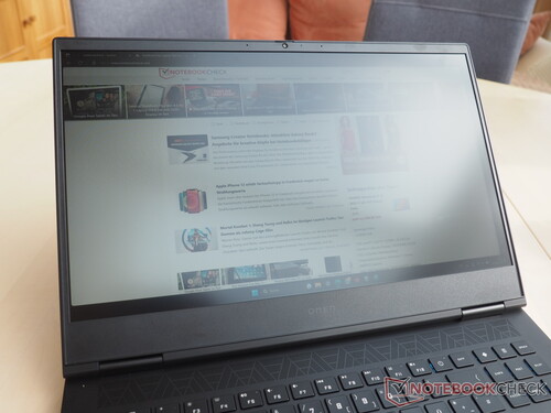 The AMD configuration of the HP Omen 16 has a matte Full-HD panel (Image: Florian Glaser)